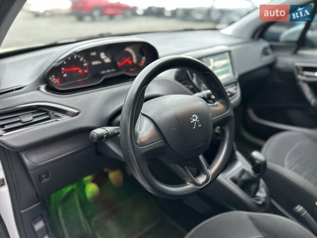 Белый Пежо 208, объемом двигателя 1 л и пробегом 102 тыс. км за 5500 $, фото 14 на Automoto.ua