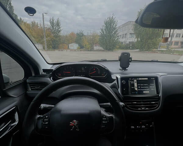 Білий Пежо 208, об'ємом двигуна 1.6 л та пробігом 77 тис. км за 8800 $, фото 13 на Automoto.ua