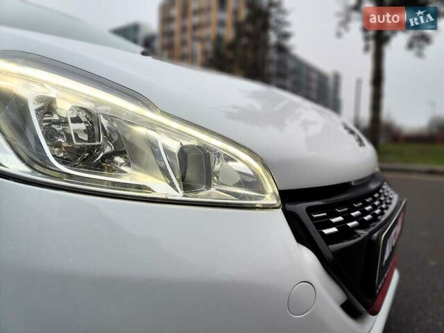 Белый Пежо 208, объемом двигателя 1.6 л и пробегом 137 тыс. км за 6990 $, фото 33 на Automoto.ua