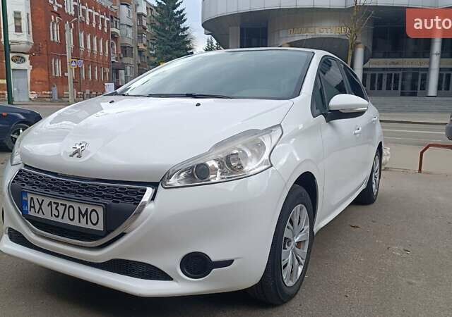 Белый Пежо 208, объемом двигателя 1.2 л и пробегом 92 тыс. км за 7500 $, фото 21 на Automoto.ua