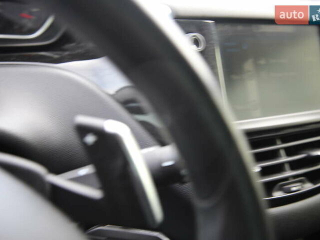 Белый Пежо 208, объемом двигателя 1.2 л и пробегом 93 тыс. км за 7800 $, фото 20 на Automoto.ua