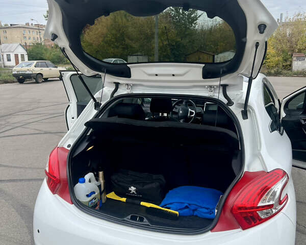 Білий Пежо 208, об'ємом двигуна 1.6 л та пробігом 77 тис. км за 8800 $, фото 20 на Automoto.ua