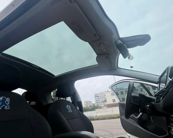 Білий Пежо 208, об'ємом двигуна 1.6 л та пробігом 77 тис. км за 8800 $, фото 21 на Automoto.ua