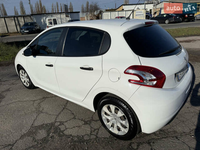 Белый Пежо 208, объемом двигателя 1 л и пробегом 109 тыс. км за 5400 $, фото 4 на Automoto.ua