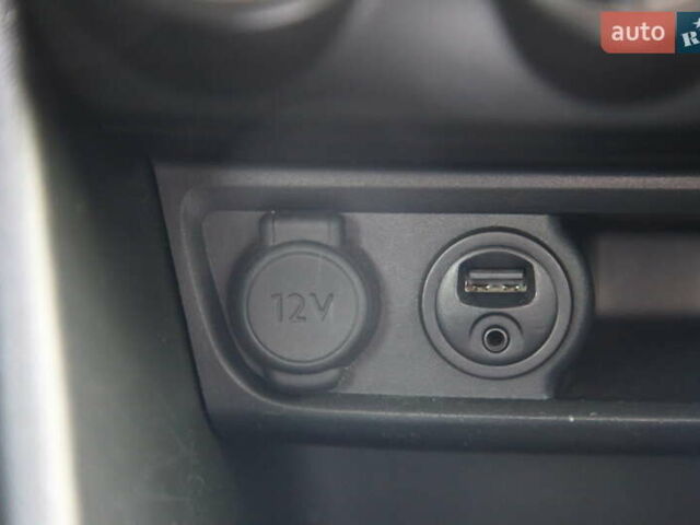 Белый Пежо 208, объемом двигателя 1.2 л и пробегом 93 тыс. км за 7800 $, фото 19 на Automoto.ua