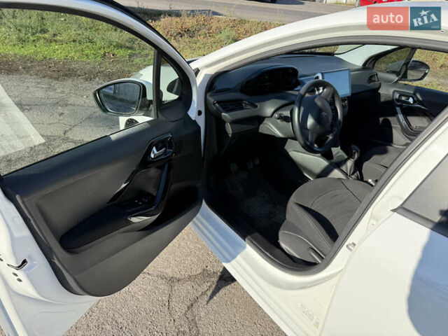 Белый Пежо 208, объемом двигателя 1 л и пробегом 109 тыс. км за 5400 $, фото 12 на Automoto.ua