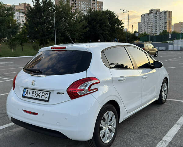 Белый Пежо 208, объемом двигателя 1.2 л и пробегом 95 тыс. км за 7100 $, фото 3 на Automoto.ua