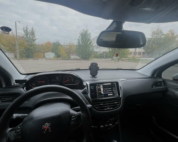 Білий Пежо 208, об'ємом двигуна 1.6 л та пробігом 77 тис. км за 8800 $, фото 9 на Automoto.ua
