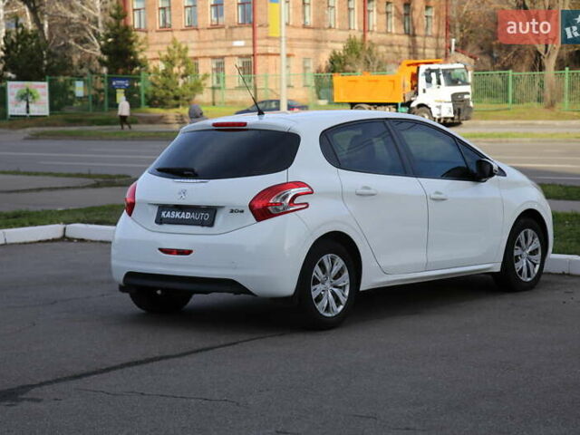 Белый Пежо 208, объемом двигателя 1.2 л и пробегом 93 тыс. км за 7800 $, фото 5 на Automoto.ua