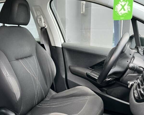 Белый Пежо 208, объемом двигателя 1.4 л и пробегом 186 тыс. км за 6400 $, фото 6 на Automoto.ua