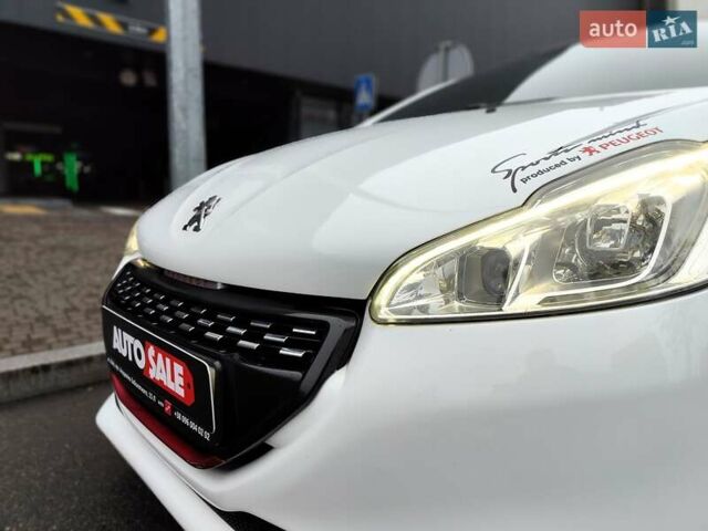 Белый Пежо 208, объемом двигателя 1.6 л и пробегом 137 тыс. км за 6990 $, фото 1 на Automoto.ua