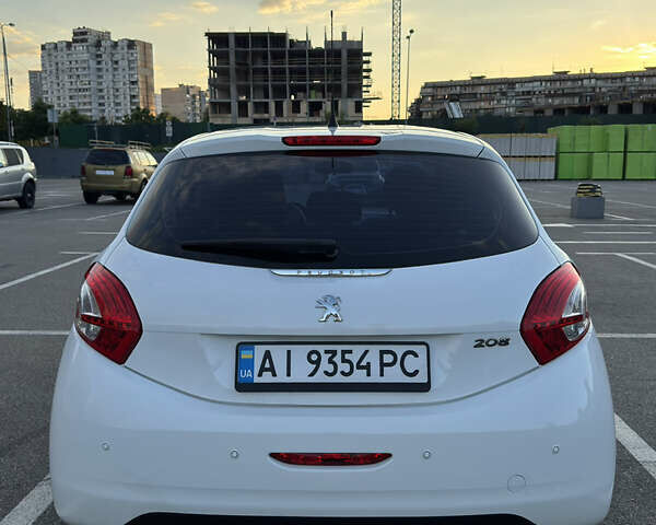Белый Пежо 208, объемом двигателя 1.2 л и пробегом 95 тыс. км за 7100 $, фото 4 на Automoto.ua