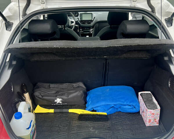 Білий Пежо 208, об'ємом двигуна 1.6 л та пробігом 77 тис. км за 8800 $, фото 22 на Automoto.ua