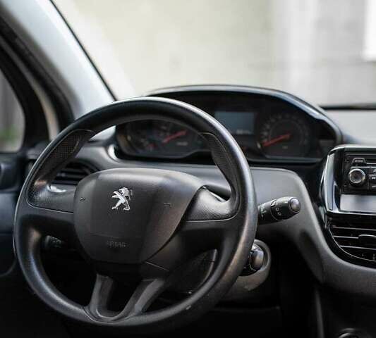 Пежо 208 2013 у Бориславе на Automoto.ua Білий Пежо 208, об'ємом двигуна 1.4 л та пробігом 187 тис. км за 5900 $, фото 14 на Automoto.ua