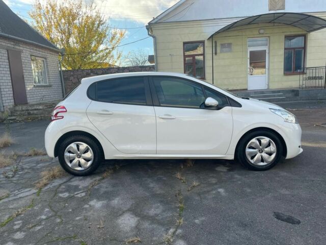 Пежо 208 2013 в Житомире на Automoto.ua Белый Пежо 208, объемом двигателя 1.6 л и пробегом 255 тыс. км за 5700 $, фото 2 на Automoto.ua