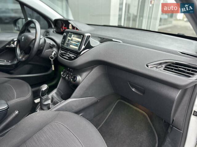 Белый Пежо 208, объемом двигателя 1 л и пробегом 102 тыс. км за 5500 $, фото 17 на Automoto.ua