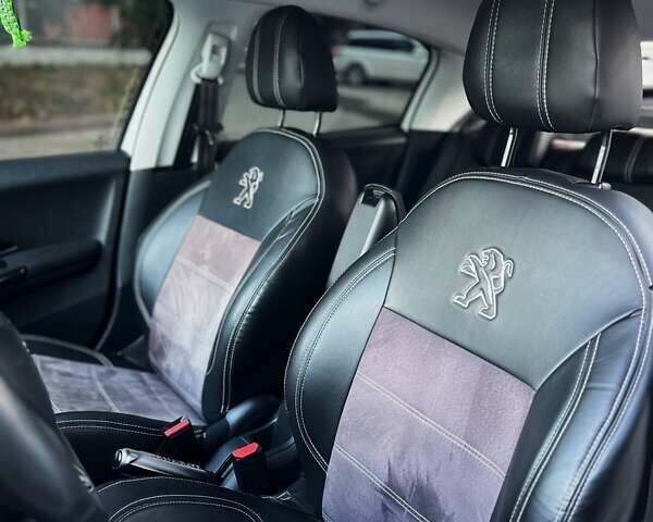 Белый Пежо 208, объемом двигателя 1.56 л и пробегом 175 тыс. км за 7900 $, фото 22 на Automoto.ua