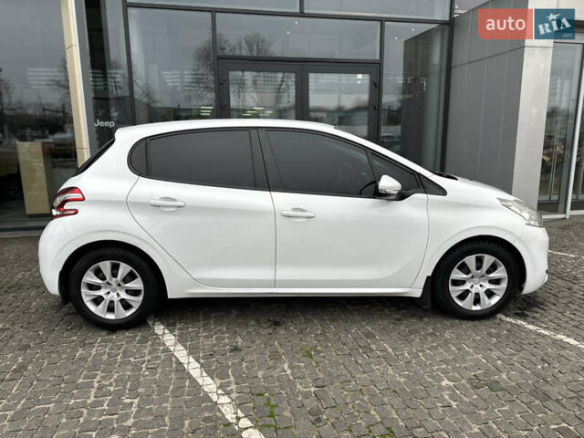 Белый Пежо 208, объемом двигателя 1 л и пробегом 102 тыс. км за 5500 $, фото 9 на Automoto.ua