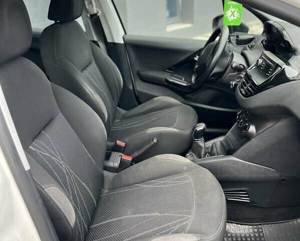 Белый Пежо 208, объемом двигателя 1.4 л и пробегом 186 тыс. км за 6400 $, фото 7 на Automoto.ua