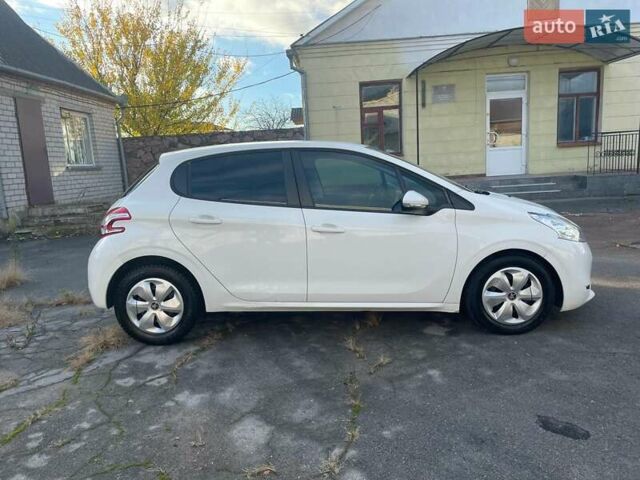 Пежо 208 2013 в Житомире на Automoto.ua Белый Пежо 208, объемом двигателя 1.57 л и пробегом 255 тыс. км за 5700 $, фото 11 на Automoto.ua