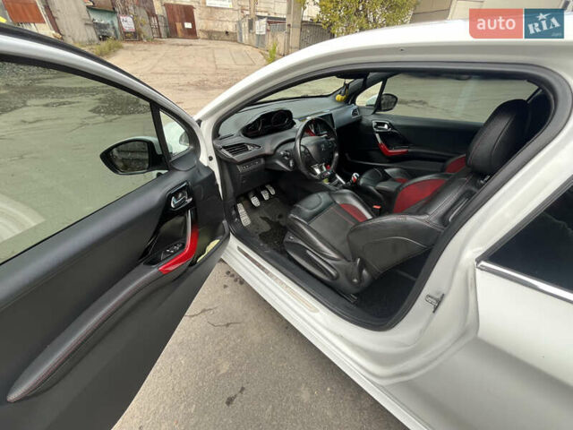 Белый Пежо 208, объемом двигателя 1.6 л и пробегом 183 тыс. км за 7350 $, фото 10 на Automoto.ua
