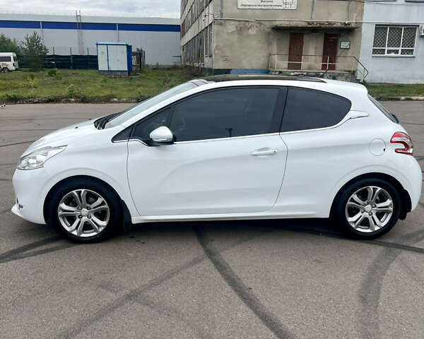 Білий Пежо 208, об'ємом двигуна 1.6 л та пробігом 77 тис. км за 8800 $, фото 12 на Automoto.ua