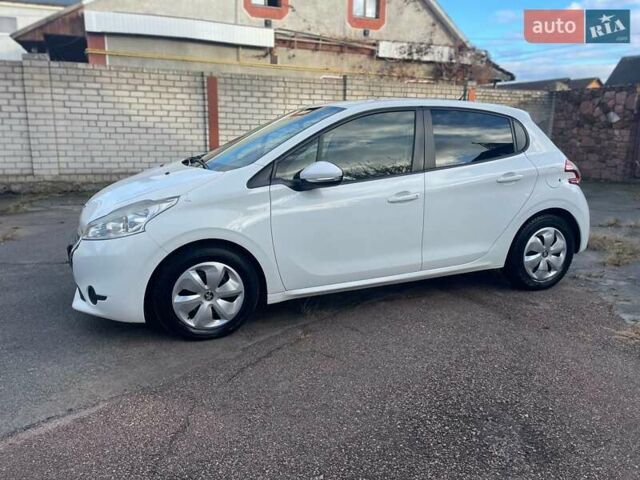 Пежо 208 2013 в Житомире на Automoto.ua Белый Пежо 208, объемом двигателя 1.57 л и пробегом 255 тыс. км за 5700 $, фото 9 на Automoto.ua