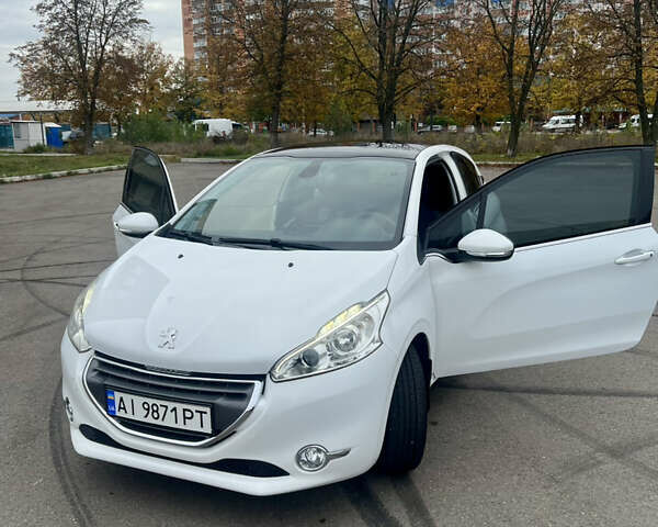 Білий Пежо 208, об'ємом двигуна 1.6 л та пробігом 77 тис. км за 8800 $, фото 2 на Automoto.ua