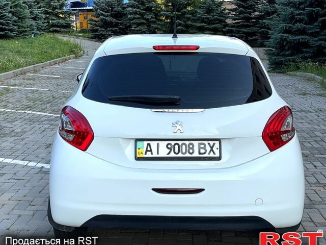 Белый Пежо 208, объемом двигателя 1.6 л и пробегом 300 тыс. км за 8000 $, фото 2 на Automoto.ua