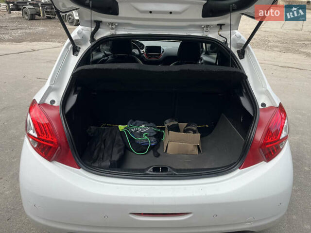 Белый Пежо 208, объемом двигателя 1.6 л и пробегом 183 тыс. км за 7350 $, фото 8 на Automoto.ua