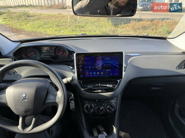 Белый Пежо 208, объемом двигателя 1 л и пробегом 109 тыс. км за 5400 $, фото 9 на Automoto.ua
