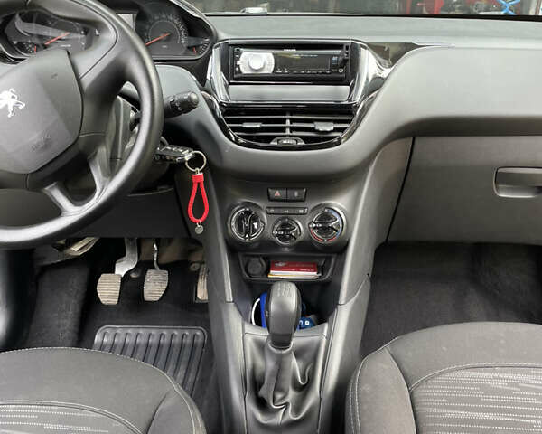 Белый Пежо 208, объемом двигателя 1 л и пробегом 68 тыс. км за 5700 $, фото 17 на Automoto.ua