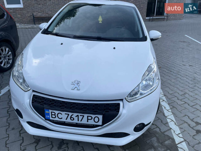 Белый Пежо 208, объемом двигателя 1 л и пробегом 68 тыс. км за 5700 $, фото 1 на Automoto.ua