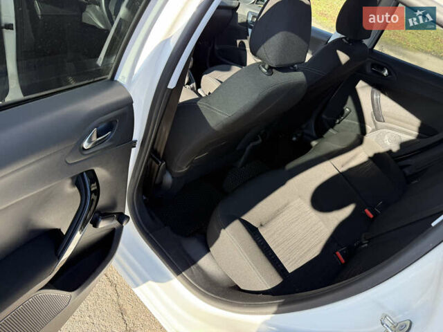 Белый Пежо 208, объемом двигателя 1 л и пробегом 109 тыс. км за 5400 $, фото 11 на Automoto.ua