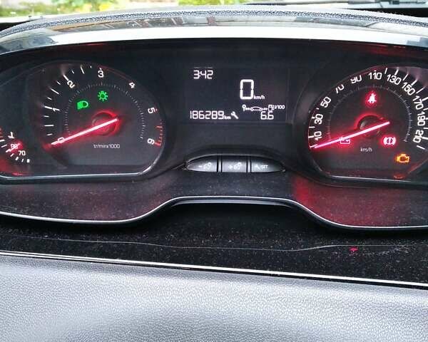 Белый Пежо 208, объемом двигателя 1.4 л и пробегом 186 тыс. км за 6400 $, фото 1 на Automoto.ua