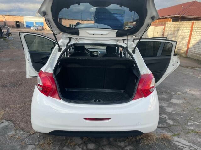 Пежо 208 2013 в Житомире на Automoto.ua Белый Пежо 208, объемом двигателя 1.6 л и пробегом 255 тыс. км за 5700 $, фото 5 на Automoto.ua