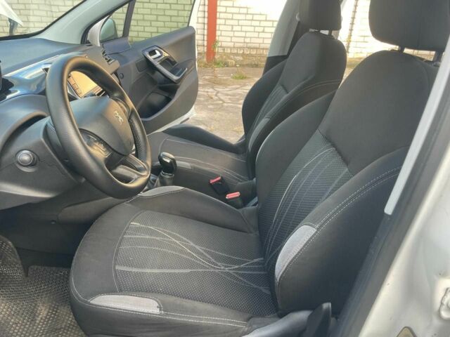 Пежо 208 2013 в Житомире на Automoto.ua Белый Пежо 208, объемом двигателя 1.6 л и пробегом 255 тыс. км за 5700 $, фото 4 на Automoto.ua