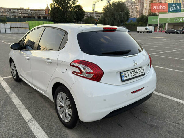 Белый Пежо 208, объемом двигателя 1.2 л и пробегом 95 тыс. км за 7100 $, фото 7 на Automoto.ua