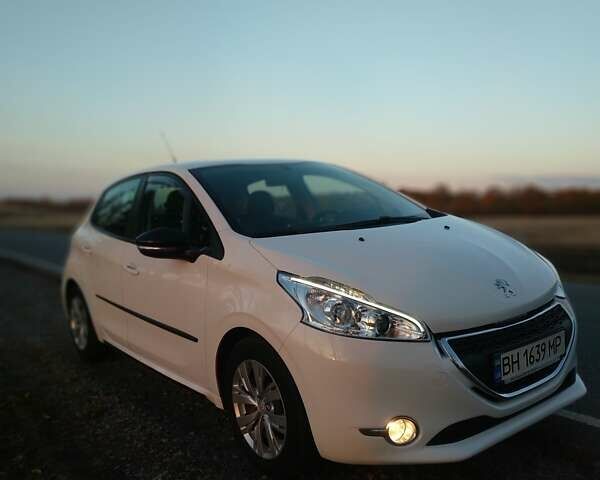 Белый Пежо 208, объемом двигателя 1.2 л и пробегом 107 тыс. км за 7650 $, фото 33 на Automoto.ua