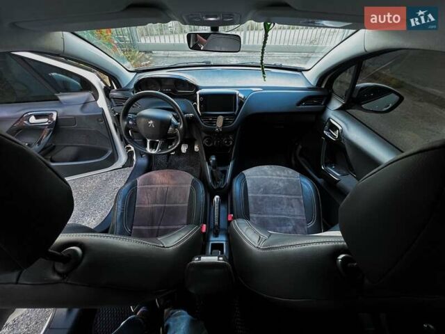 Белый Пежо 208, объемом двигателя 1.56 л и пробегом 175 тыс. км за 7900 $, фото 15 на Automoto.ua