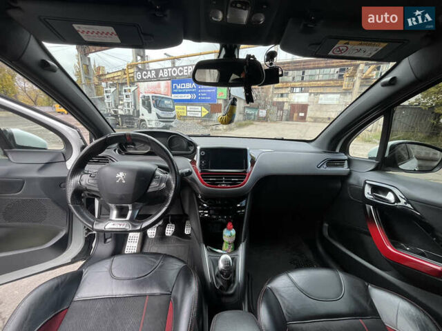 Белый Пежо 208, объемом двигателя 1.6 л и пробегом 183 тыс. км за 7350 $, фото 13 на Automoto.ua