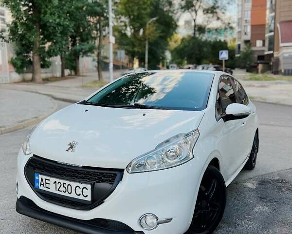 Белый Пежо 208, объемом двигателя 1.56 л и пробегом 175 тыс. км за 7900 $, фото 17 на Automoto.ua