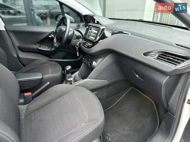 Белый Пежо 208, объемом двигателя 1 л и пробегом 102 тыс. км за 5500 $, фото 16 на Automoto.ua