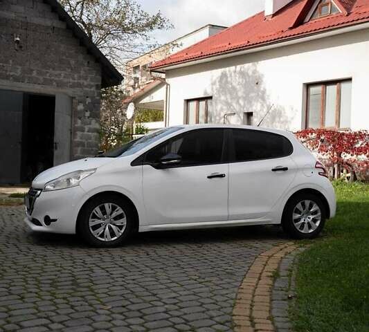 Белый Пежо 208, объемом двигателя 1.4 л и пробегом 187 тыс. км за 5900 $, фото 1 на Automoto.ua