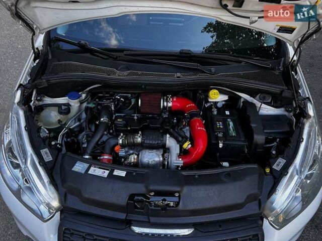 Белый Пежо 208, объемом двигателя 1.56 л и пробегом 175 тыс. км за 7900 $, фото 30 на Automoto.ua