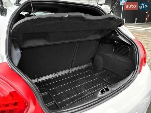 Белый Пежо 208, объемом двигателя 1.6 л и пробегом 137 тыс. км за 6990 $, фото 15 на Automoto.ua