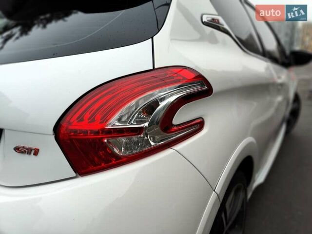 Белый Пежо 208, объемом двигателя 1.6 л и пробегом 137 тыс. км за 6990 $, фото 19 на Automoto.ua