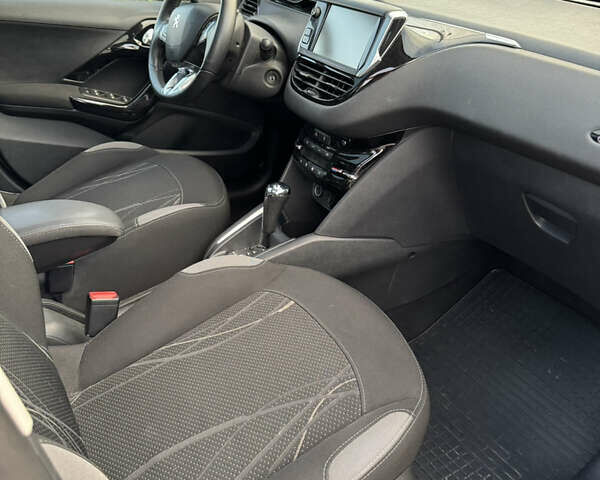Белый Пежо 208, объемом двигателя 1.6 л и пробегом 127 тыс. км за 8100 $, фото 15 на Automoto.ua