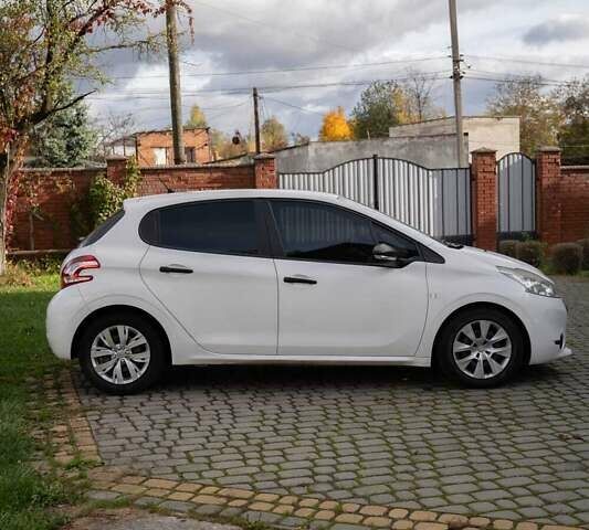 Белый Пежо 208, объемом двигателя 1.4 л и пробегом 187 тыс. км за 5900 $, фото 22 на Automoto.ua