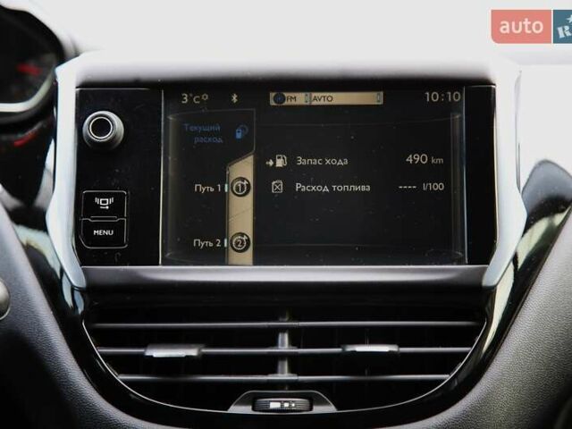 Белый Пежо 208, объемом двигателя 1.2 л и пробегом 93 тыс. км за 7800 $, фото 15 на Automoto.ua